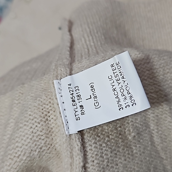 Sweater - Picture 6 of 6